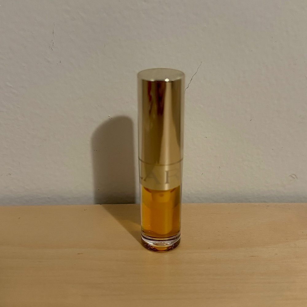 ⭐️ 4/$35 Clarins lip comfort oil